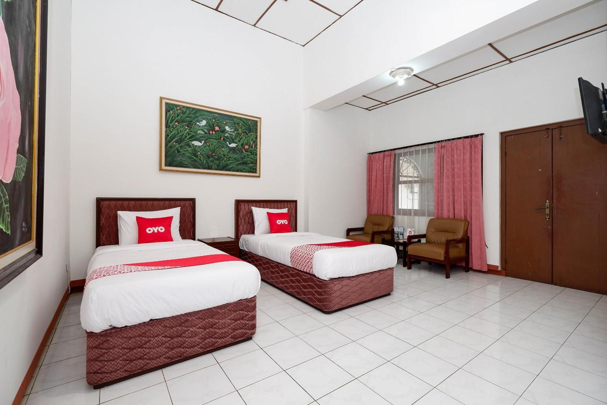 Super Oyo Capital O 1644 Hotel Griya Kencana Surakarta  Exterior photo