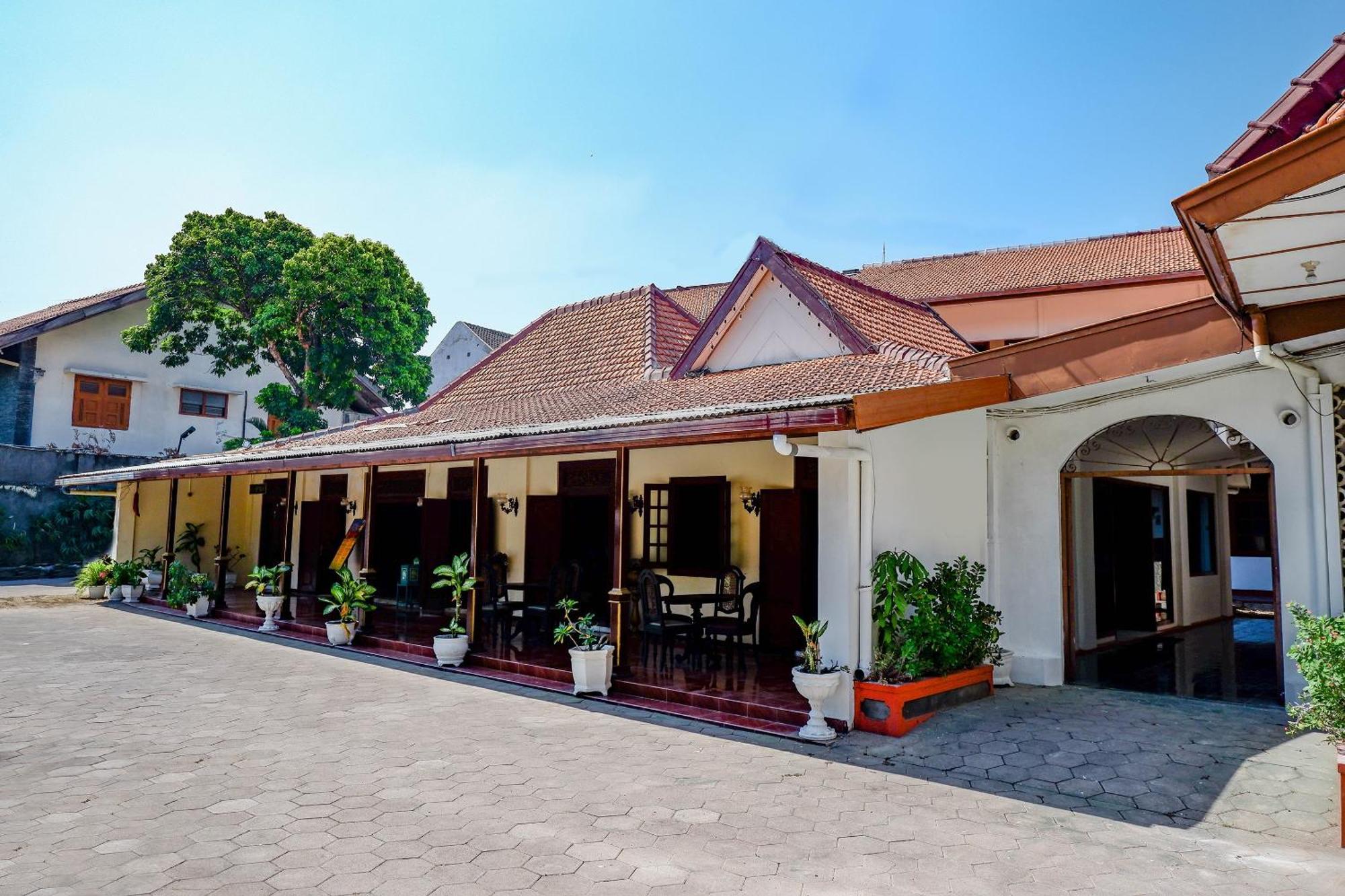 Super Oyo Capital O 1644 Hotel Griya Kencana Surakarta  Exterior photo